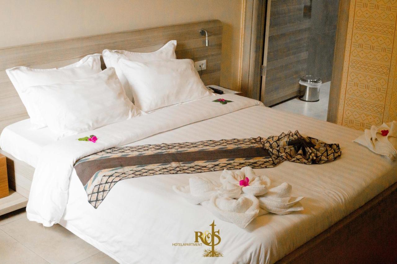 Roots Hotel Apartments Абиджан Екстериор снимка