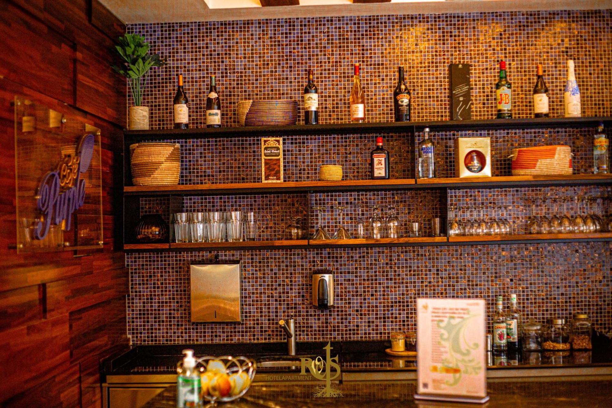 Roots Hotel Apartments Абиджан Екстериор снимка