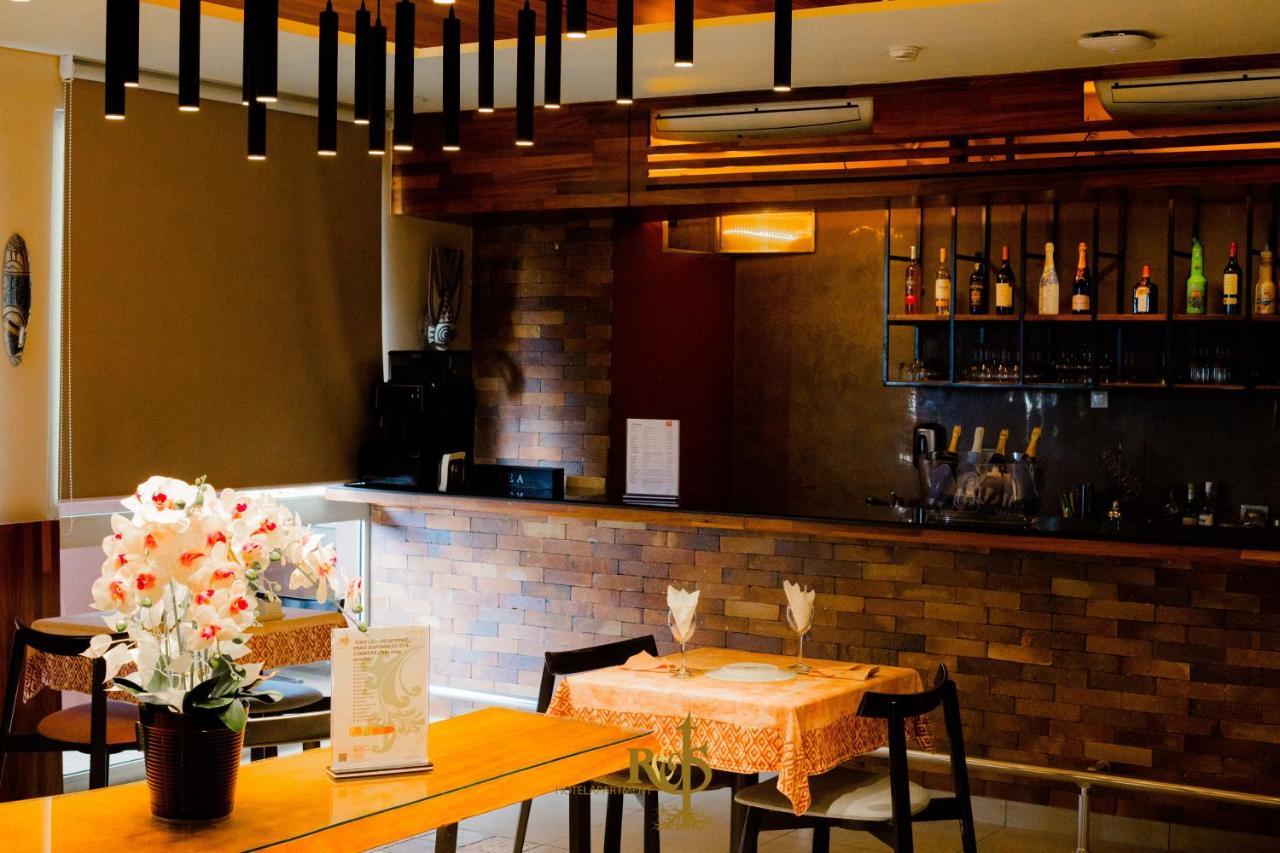 Roots Hotel Apartments Абиджан Екстериор снимка