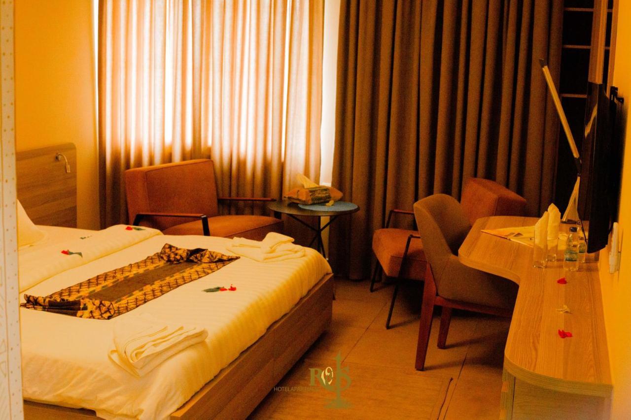 Roots Hotel Apartments Абиджан Екстериор снимка