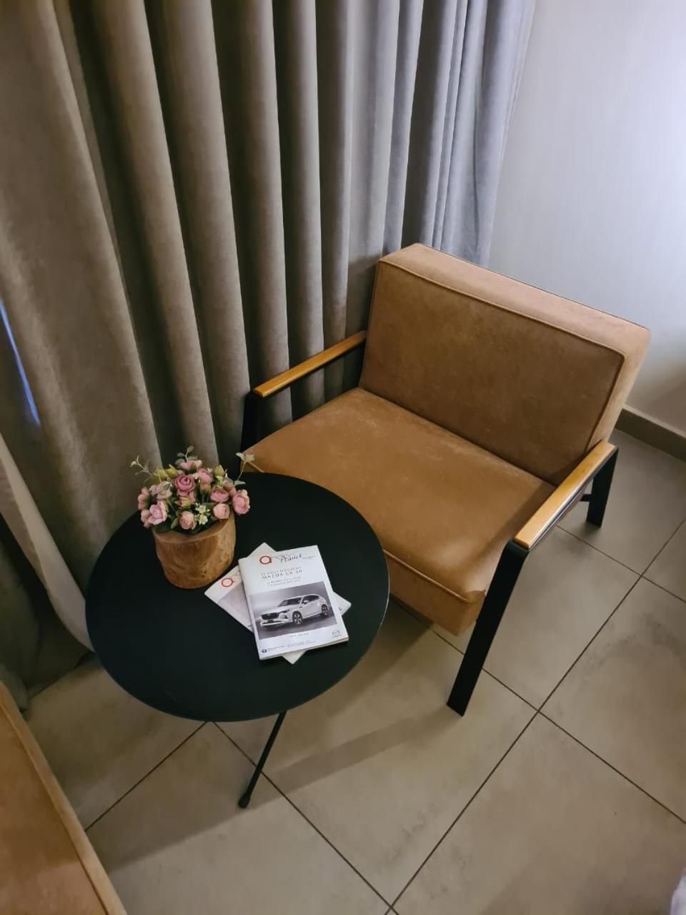 Roots Hotel Apartments Абиджан Екстериор снимка