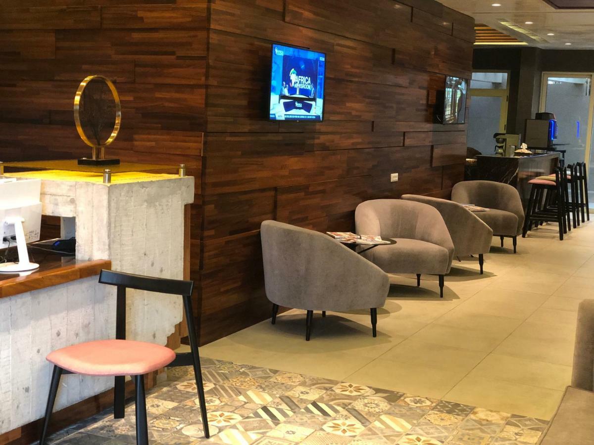 Roots Hotel Apartments Абиджан Екстериор снимка