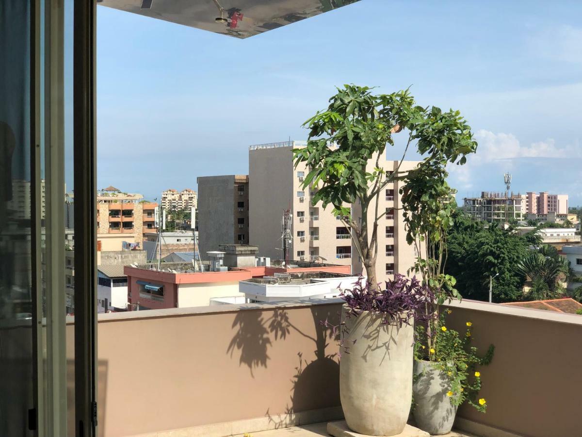 Roots Hotel Apartments Абиджан Екстериор снимка