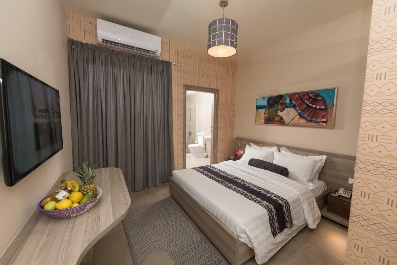 Roots Hotel Apartments Абиджан Екстериор снимка