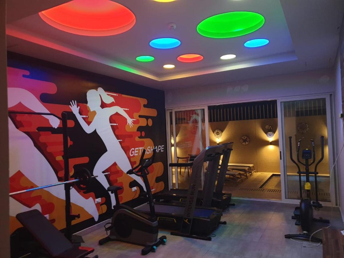 Roots Hotel Apartments Абиджан Екстериор снимка